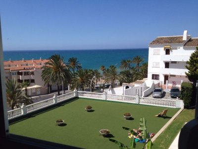 Квартира с двумя спальнями в двух шагах от моря в Бенальмадене.