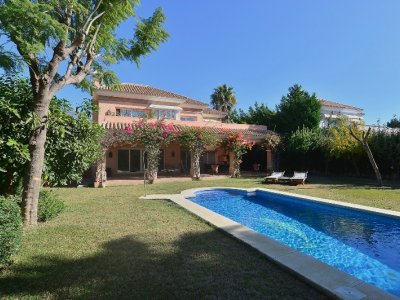 Вилла в зоне Aloha и Las Brisas golf,  Марбелья