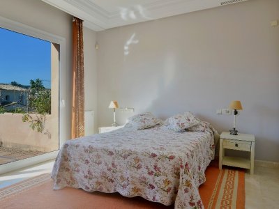 +05 dormitorio villa Las Brisas golf.jpg